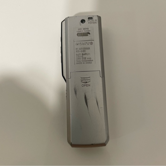 Sony ICD-B100 Handheld Silver Digital Voice Recorder 16MB 8 Hours Recording Time - Picture 16 of 16